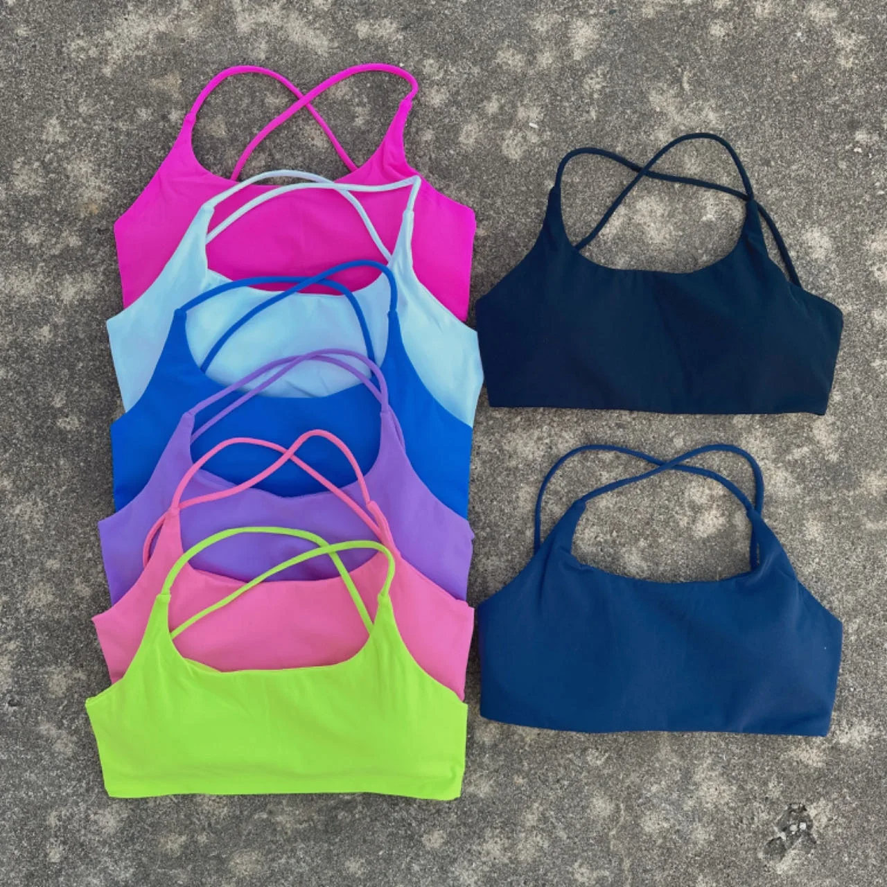 Underwire Bra Padded - ソリッドカラータイト総合トレーニング女性フィットネスブラジャークロスバックヨガ下着ジムスポーツトップ中空バックプッシュアップ胸パッド