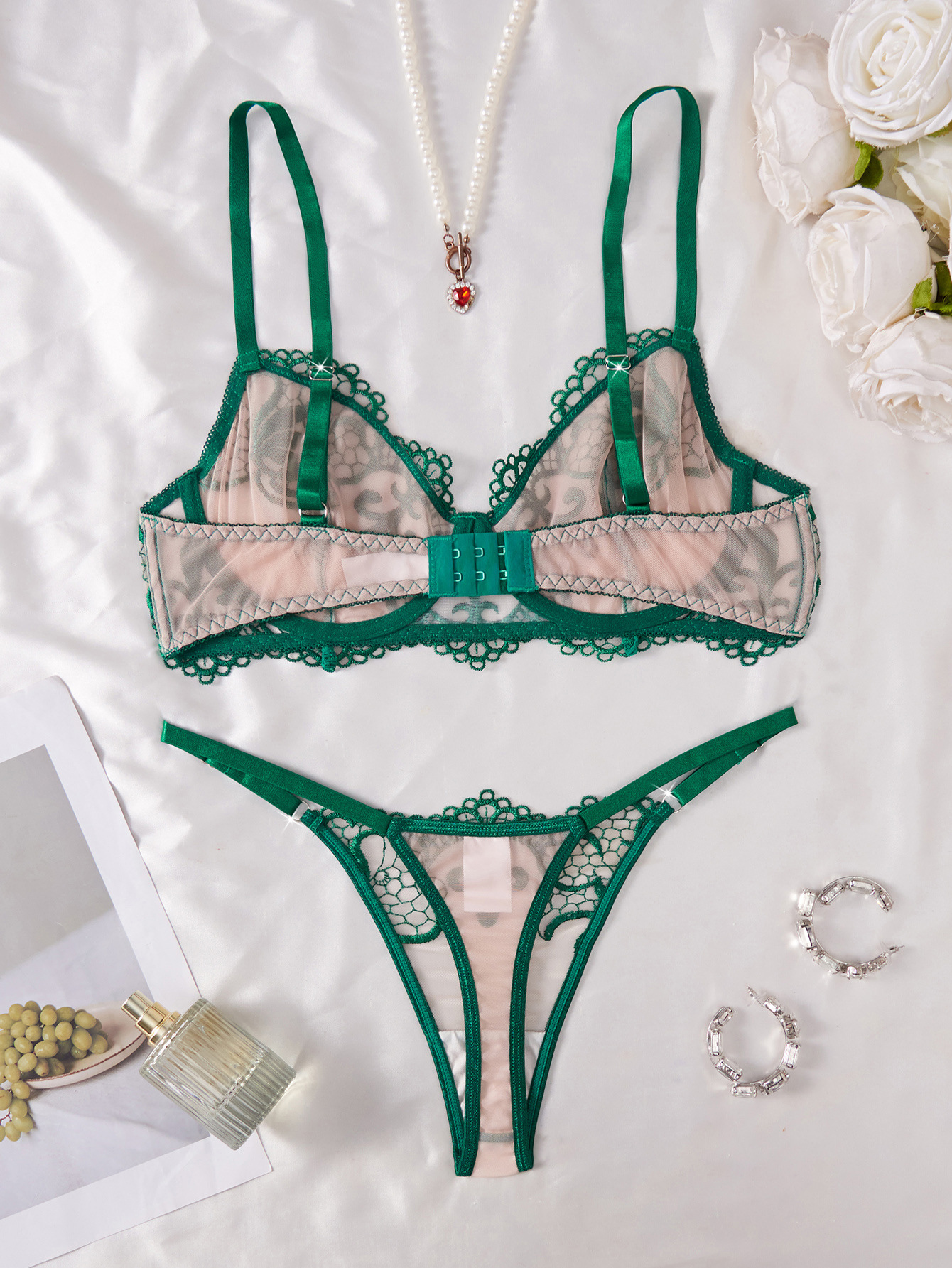 ダブルレイヤーカッププッシュアップランジェリーセット花柄刺繍 - Sheer Mesh Bra のレビューと価格