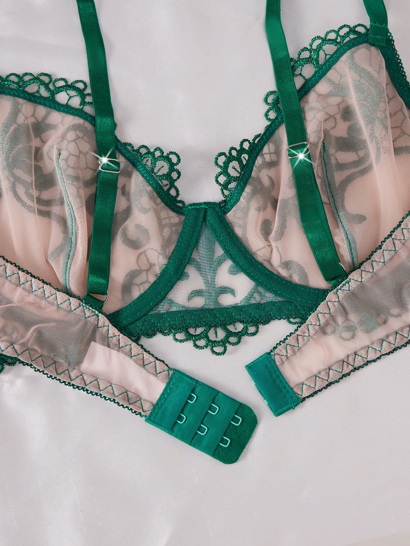ダブルレイヤーカッププッシュアップランジェリーセット花柄刺繍 - Sheer Mesh Bra のレビューと価格