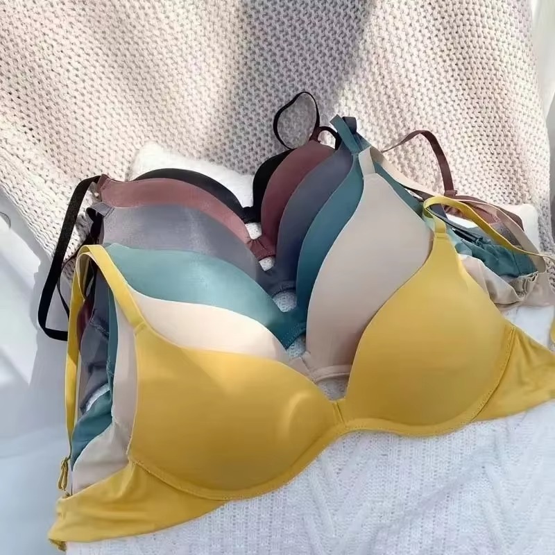 日本製ワンピーススムースガールシームレススモールプッシュアッ - Sleep Bra Bralette のレビューと価格